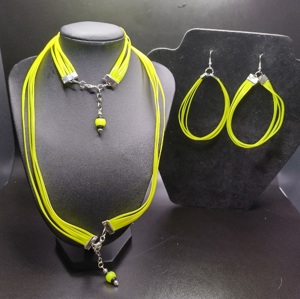GLOW NECKLACE - Picture 2 of 13